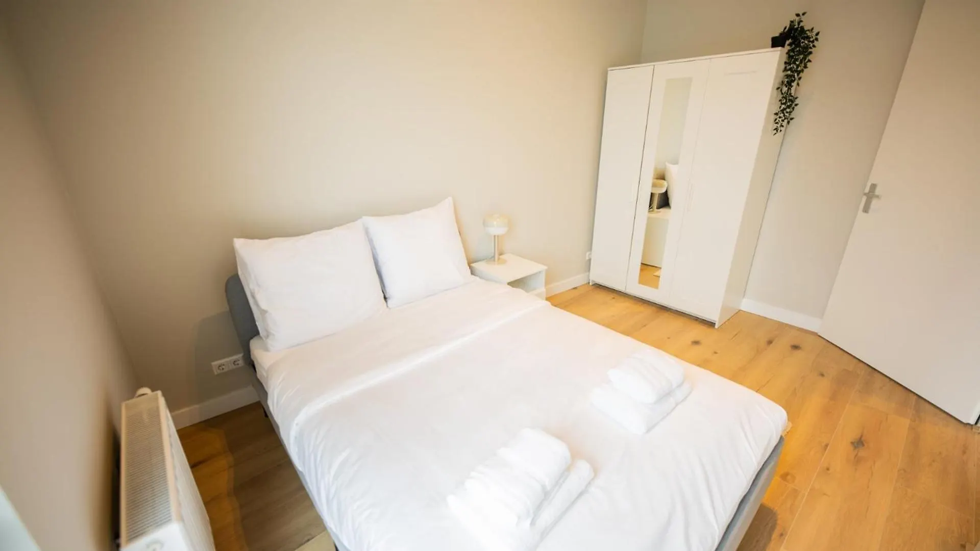 Breathtaking 3 Bedroom Apartment Pk6B Rotterdam Netherlands